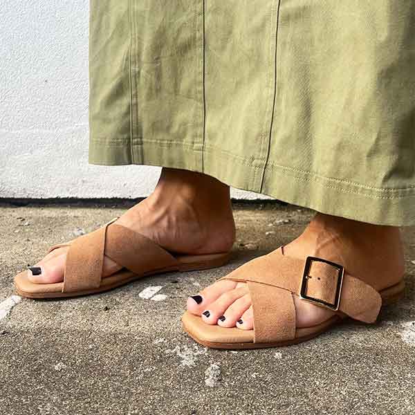 Tita Camel | Statement Buckle Slide