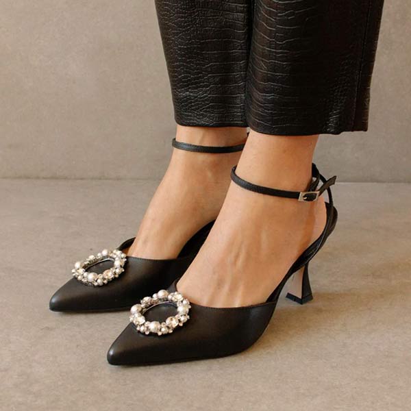 Alohas Cinderella crystal black on model 4