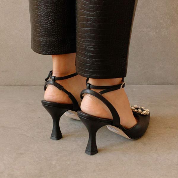 Alohas Cinderella crystal black on model 5