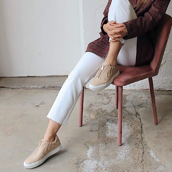 Billi-Bi A1461-beige leather zip up sneakers on model 3