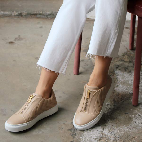 Billi-Bi A1461-beige leather zip up sneakers on model close up