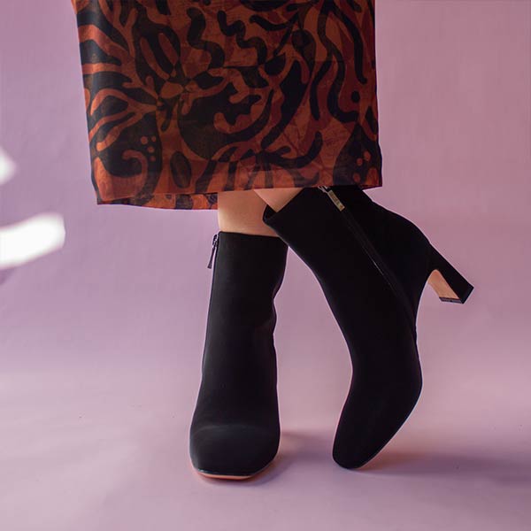Darcy Black | Ultra matte leather ankle boot