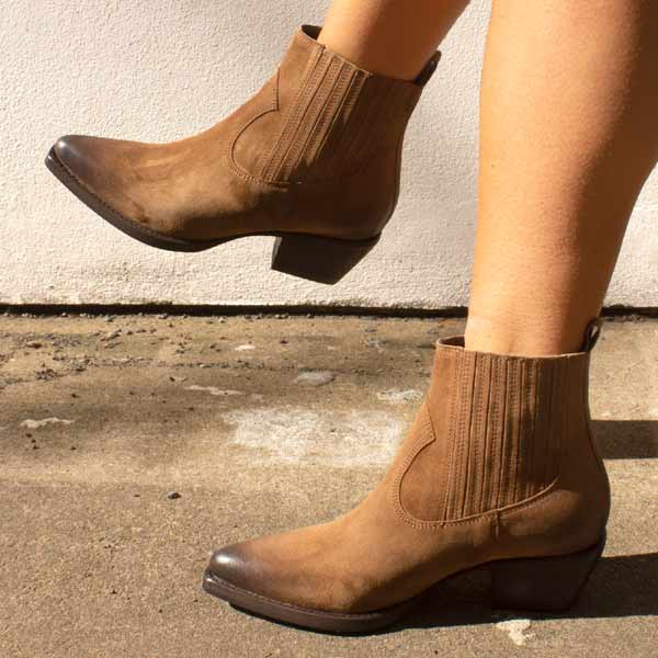 A3610 Brown Suede | Western ankle boot