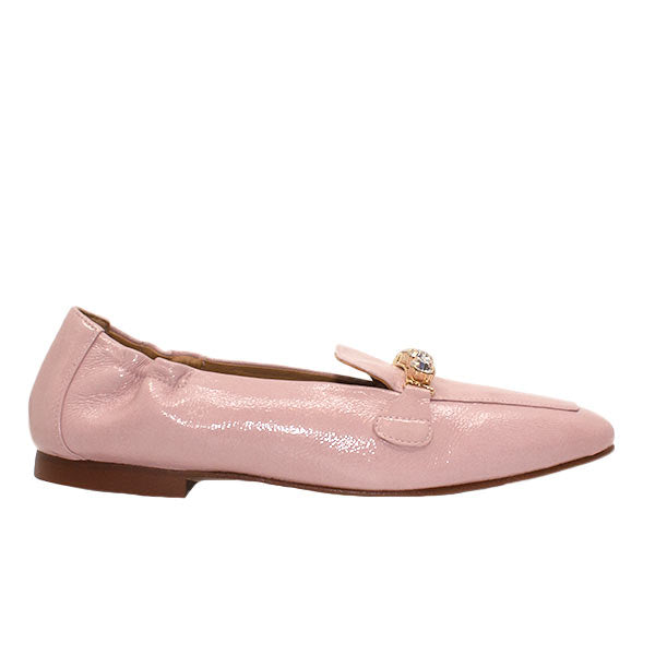 Side view of Pedro Miralles Mirefleurs pink patent loafer 