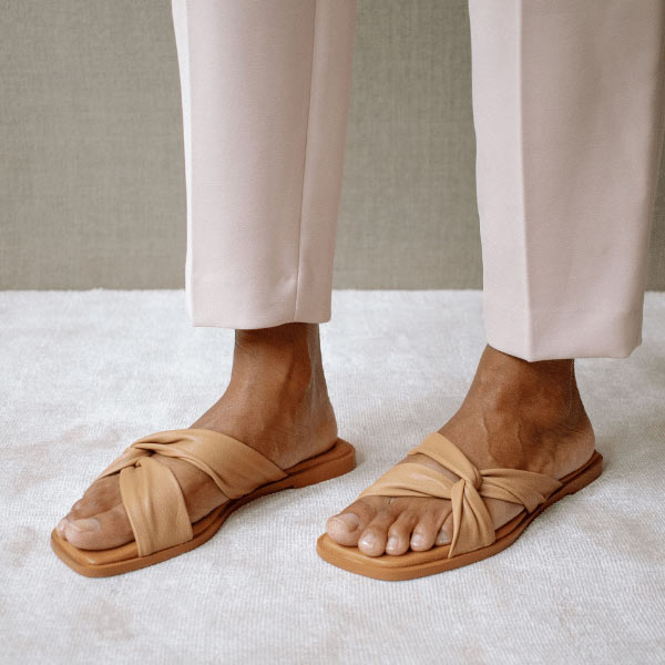 Nomad Camel Leather slide