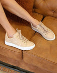 Billi-Bi A1460 beige quilted leather sneaker on model 3