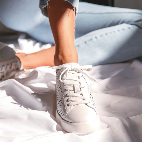 Bimba Y Lola Logo-embossed Leather Sneakers in White