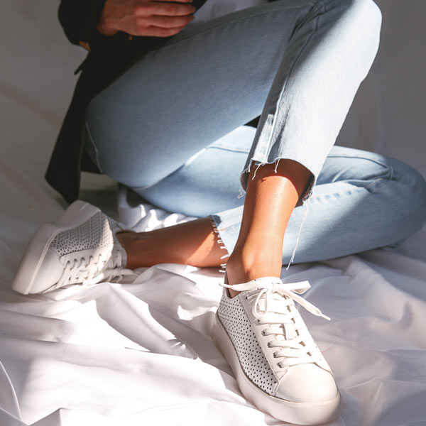 Efia by Lola Cruz Platform leather sneaker in white_lifestyle 4