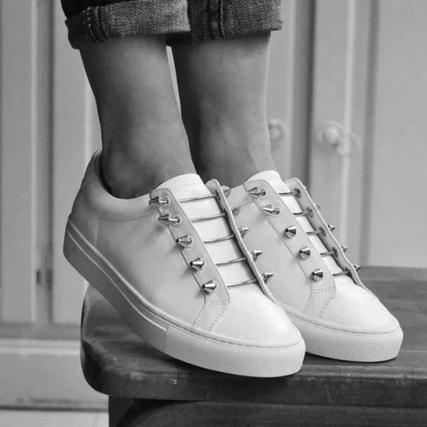 Mi/Mai joe white/silver sneaker on model 