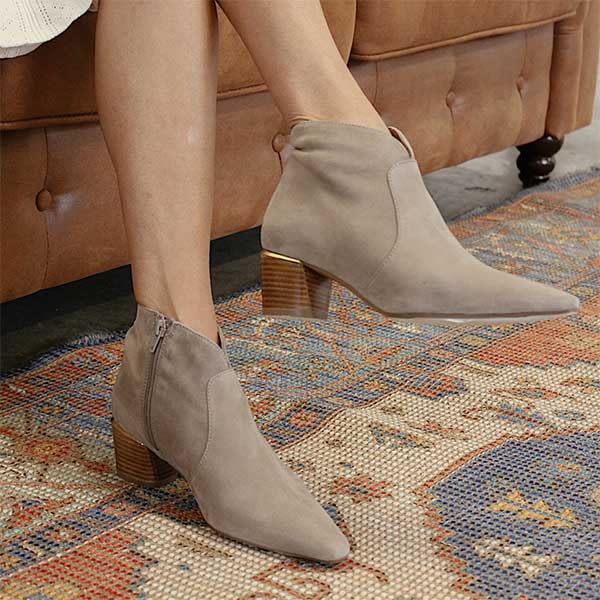 Pedro Miralles Amalfi boot taupe suede close up on model 1