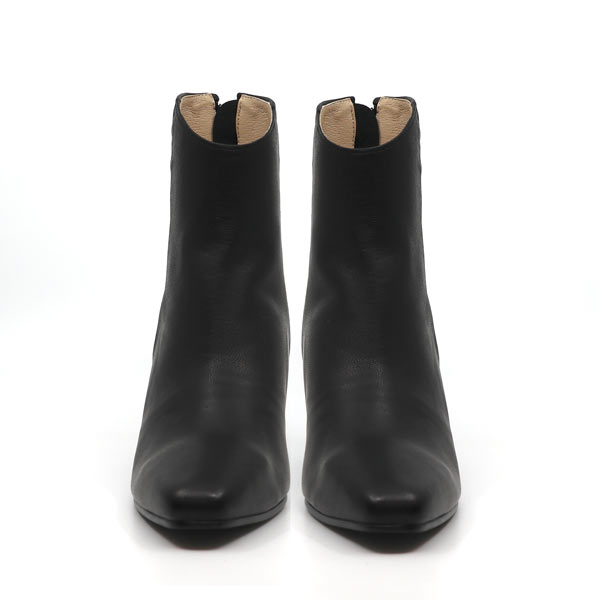 Reike Nen Oblique Ring Black Mid heel patent leather ankle boot front