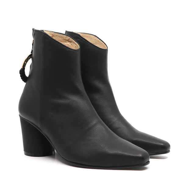 Reike Nen Oblique Ring Black Mid heel patent leather ankle boot angle