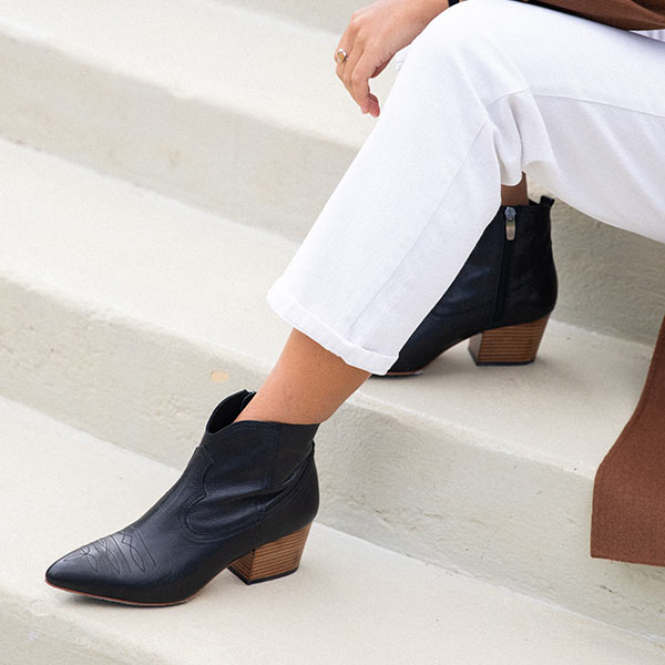 baltarini-giselle-black-ankle-boot-lifestyle-5