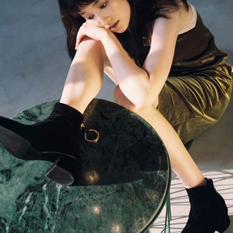 Ring Velvet Black | Mid heel ankle boot